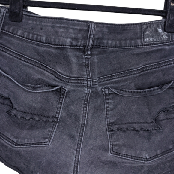 American Eagle Super Super Stretch High Waist Black Jean Shorties Size 8 🖤 - Picture 10 of 11